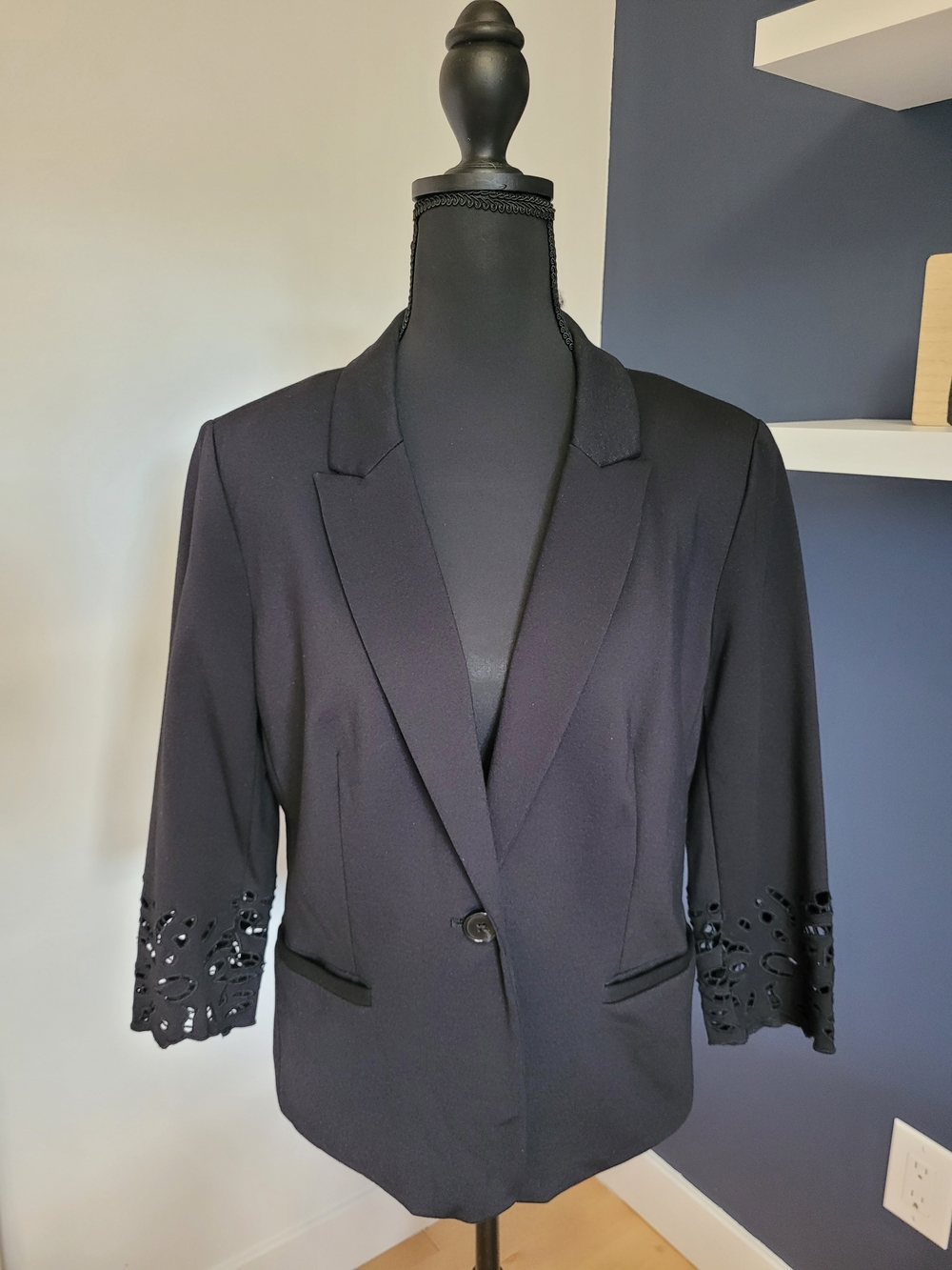⭐️ 6/$20 - 032 Jacob Navy Blazer w/ Laser-Cut 3/4 Sleeves Size L *Read Listing*